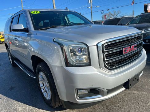 Used 2017 GMC Yukon XL SLT AWD/4WD image 4
