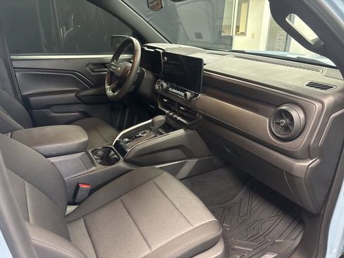 Used 2025 Chevrolet Colorado W/T w/ Advanced Trailering Package AWD/4WD image 10