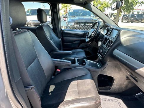 Used 2019 Dodge Grand Caravan GT FWD image 14