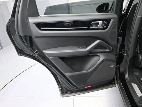 Certified 2019 Porsche Cayenne AWD/4WD image 23