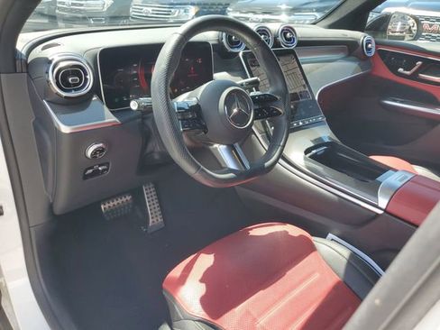 Used 2025 Mercedes-Benz GLC 300 4MATIC image 17
