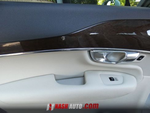 Used 2016 Volvo XC90 T6 Momentum w/ Momentum Plus Package AWD/4WD image 40
