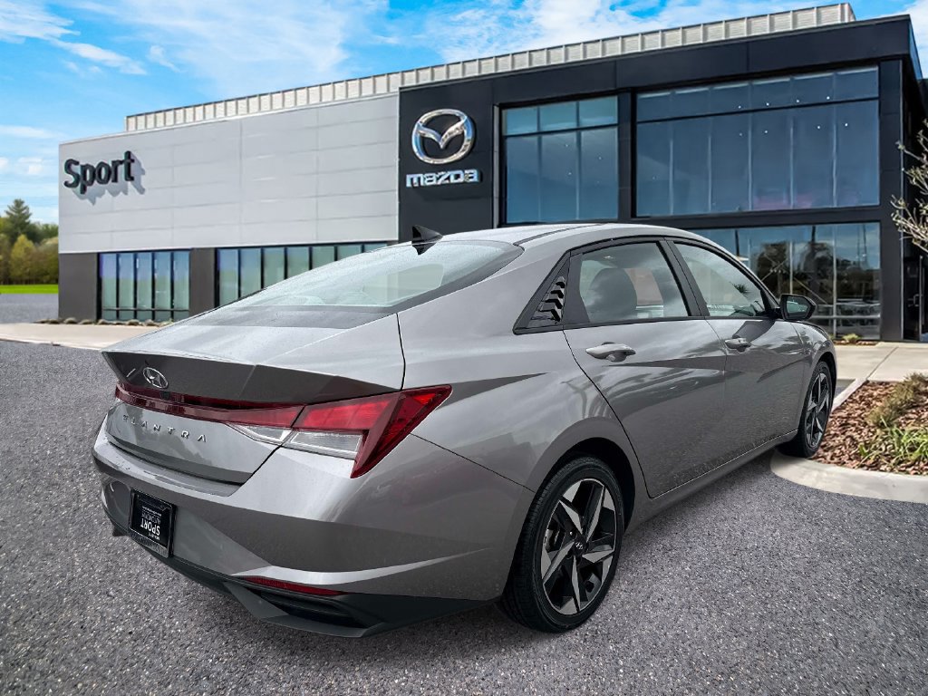 Used 2023 Hyundai Elantra SEL w/ Convenience Package FWD image 3