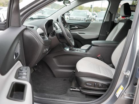 Used 2024 Chevrolet Equinox LT w/ Driver Convenience Package AWD/4WD image 12