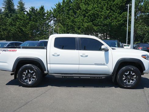 Used 2019 Toyota Tacoma TRD Off-Road AWD/4WD image 6