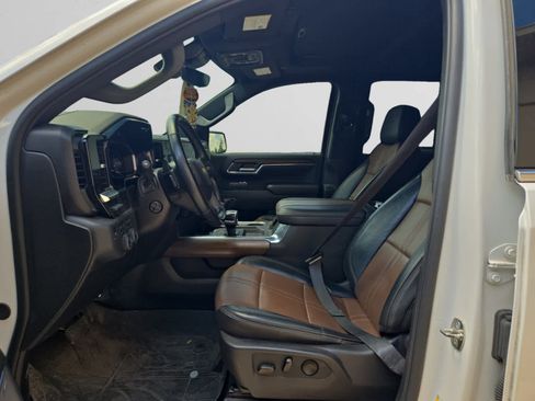 Used 2024 Chevrolet Silverado 1500 High Country w/ High Country Premium Package AWD/4WD image 8