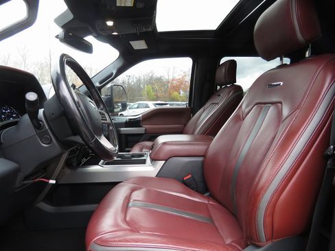 Used 2022 Ford F350 Platinum w/ FX4 Off-Road Package image 11