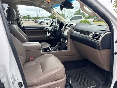 Used 2021 Lexus GX 460 Luxury w/ Accessory Package AWD/4WD image 21