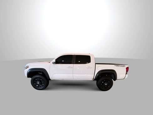 Used 2019 Toyota Tacoma TRD Sport w/ Technology Package AWD/4WD image 5