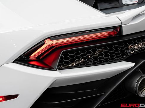 Used 2021 Lamborghini Huracan EVO RWD image 20