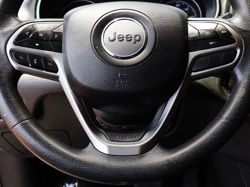 Used 2019 Jeep Cherokee Latitude w/ Popular Appearance Group FWD image 54