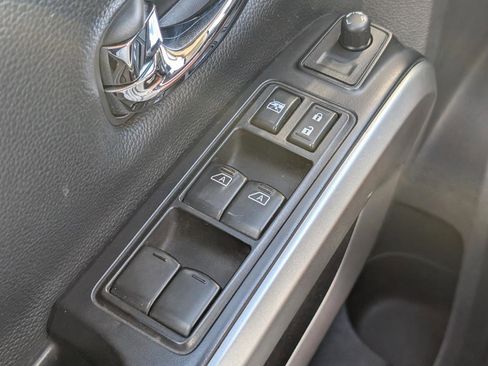 Used 2017 Nissan Titan PRO-4X AWD/4WD image 10