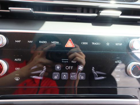 Used 2025 Genesis GV80 2.5T Standard image 18