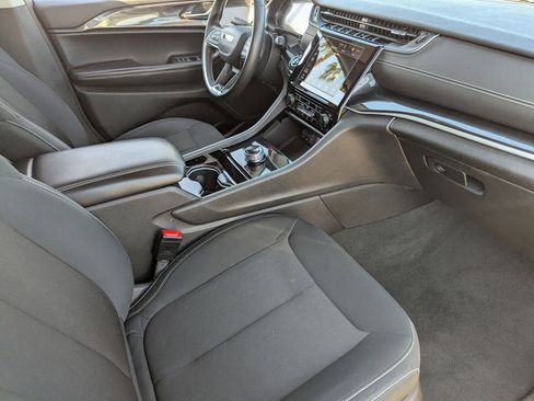 Used 2022 Jeep Grand Cherokee Laredo w/ Luxury Tech Group I image 14