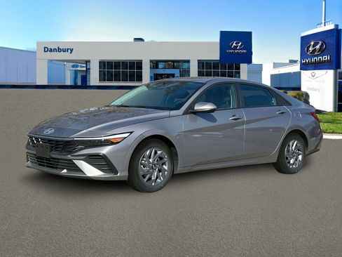New 2024 Hyundai Elantra SEL image 2