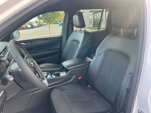 New 2025 Jeep Grand Cherokee Altitude AWD/4WD image 29