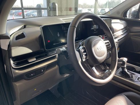 New 2026 Kia Carnival LXS image 9