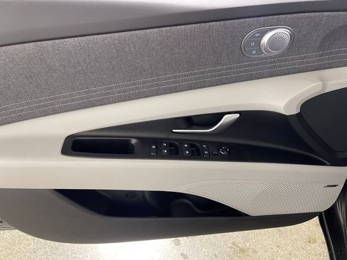 New 2025 Hyundai Elantra Limited image 19