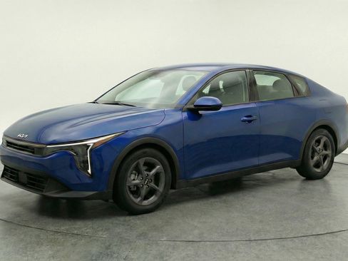 Used 2025 Kia K4 LXS image 3