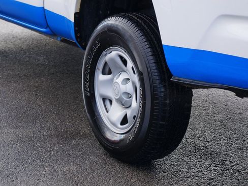 Used 2022 Toyota Tacoma SR image 9