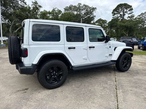 Certified 2021 Jeep Wrangler Unlimited Sahara AWD/4WD image 3
