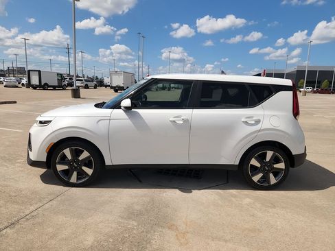 Used 2020 Kia Soul EX w/ Option Group 015 FWD image 8