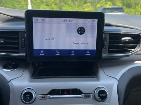 Used 2023 Ford Explorer XLT w/ Equipment Group 202A AWD/4WD image 17