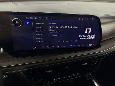 Used 2025 Chevrolet Suburban Premier image 17