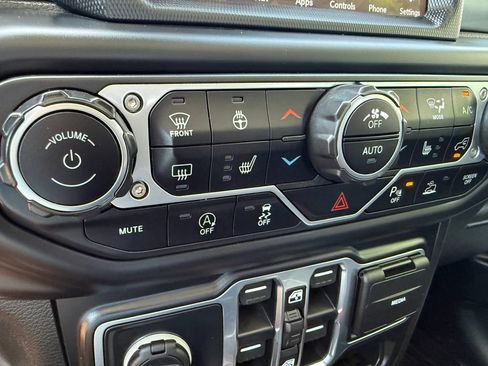 Used 2020 Jeep Gladiator Overland AWD/4WD image 22