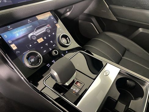 Used 2022 Land Rover Range Rover Velar R-Dynamic S image 23