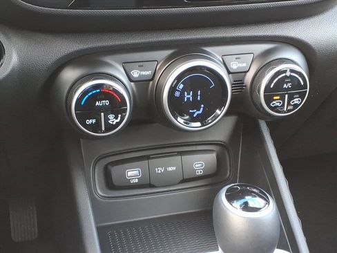 New 2025 Hyundai Venue SEL image 9