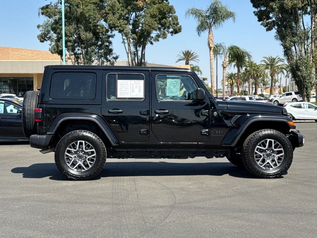Used 2025 Jeep Wrangler Unlimited Sahara AWD/4WD image 6
