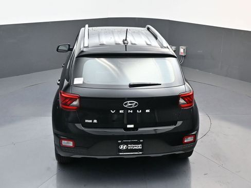 Certified 2025 Hyundai Venue SEL image 19
