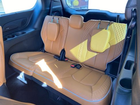 Used 2023 Chrysler Pacifica Pinnacle image 22