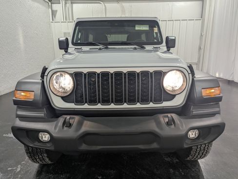 Used 2024 Jeep Wrangler Unlimited Sport image 4