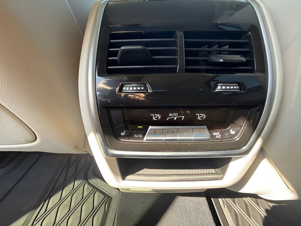 Used 2021 BMW X7 xDrive40i w/ Premium Package AWD/4WD image 12
