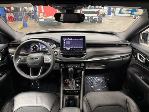 Used 2025 Jeep Compass Trailhawk AWD/4WD image 15
