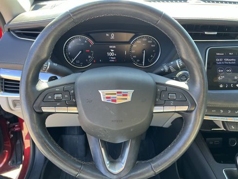 Used 2021 Cadillac XT4 Luxury w/ Cold Weather Package image 25