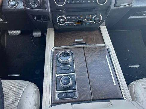 Used 2018 Ford Expedition Platinum AWD/4WD image 22