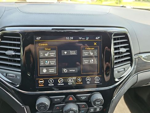 Used 2019 Jeep Grand Cherokee Overland AWD/4WD image 23