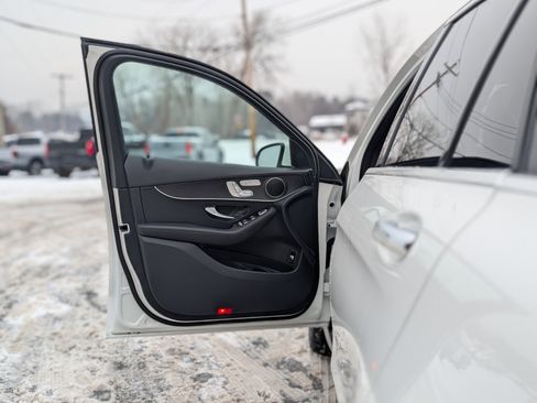 Used 2022 Mercedes-Benz GLC 300 4MATIC image 32