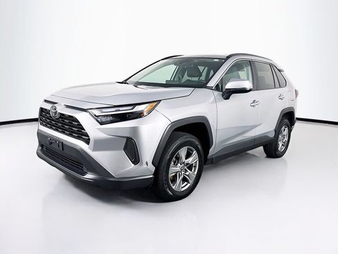 Used 2024 Toyota RAV4 XLE FWD image 3