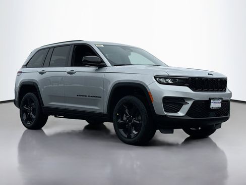 New 2025 Jeep Grand Cherokee Altitude image 1
