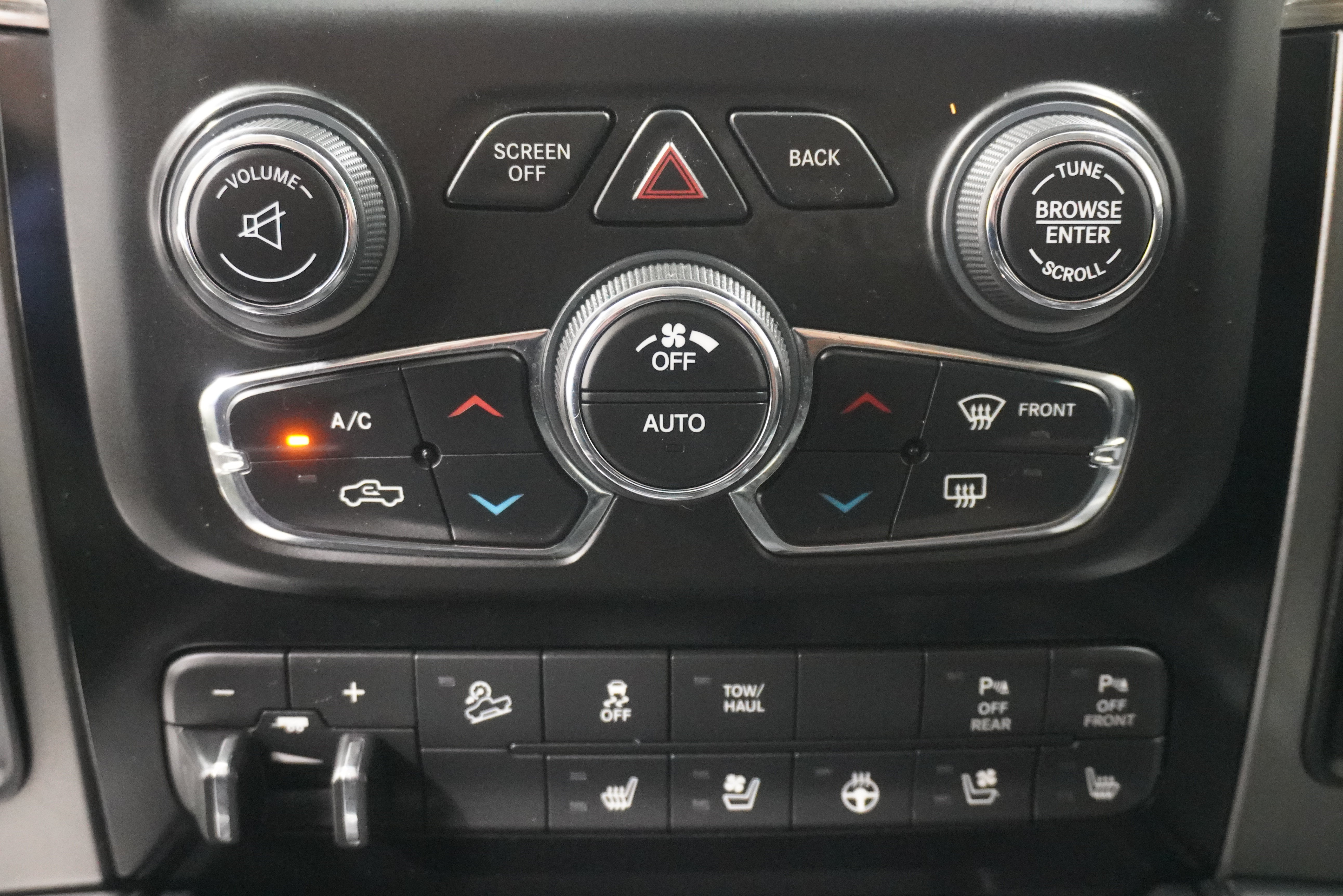 Used 2018 RAM 2500 Laramie w/ Sport Appearance Group AWD/4WD image 21