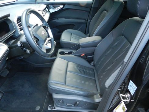 Used 2024 Audi Q4 e-tron Premium Plus w/ Premium Plus image 11