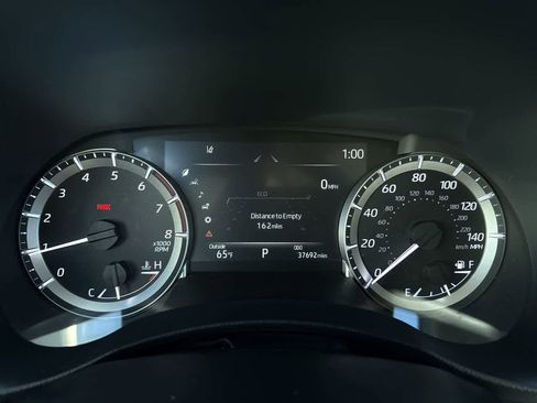 Used 2023 Toyota Highlander XLE image 18