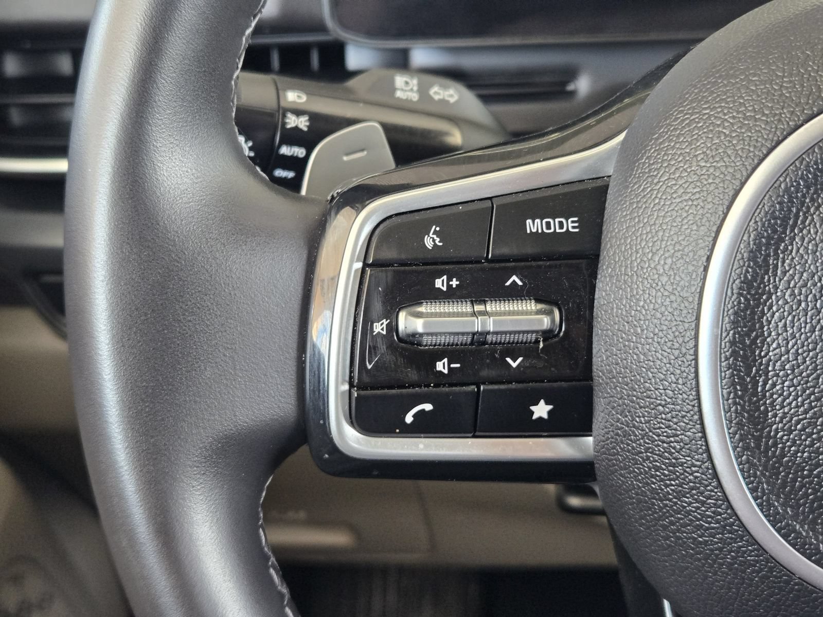 Used 2026 Kia Carnival LXS FWD image 28