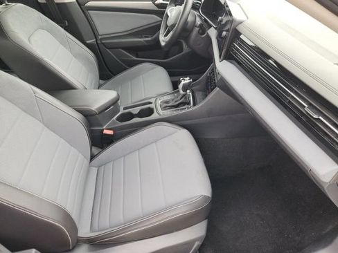 Used 2025 Volkswagen Jetta SE FWD image 31