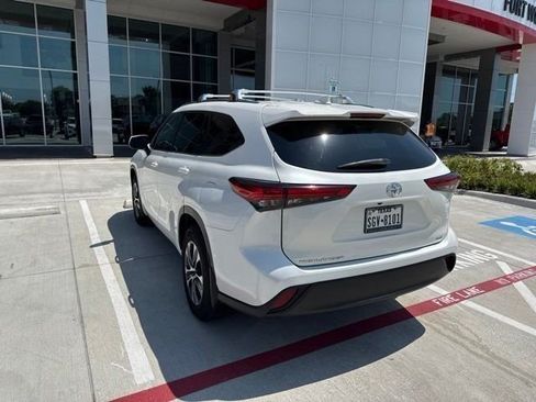 Used 2021 Toyota Highlander XLE FWD image 6