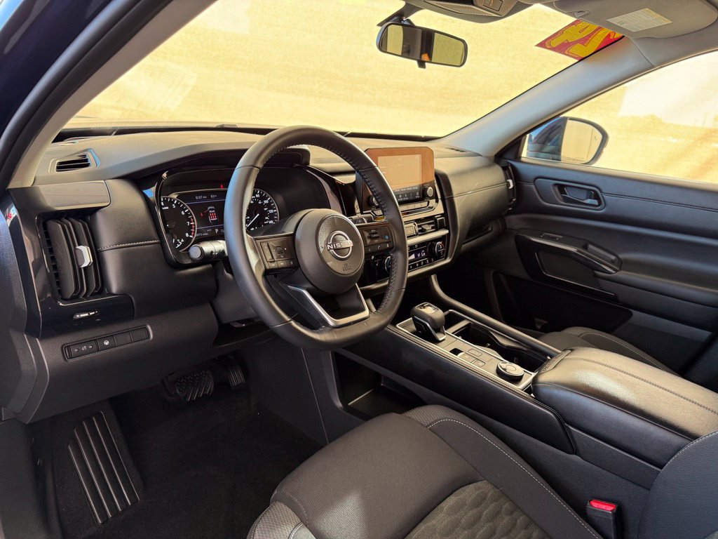 Used 2024 Nissan Pathfinder SV AWD/4WD image 12